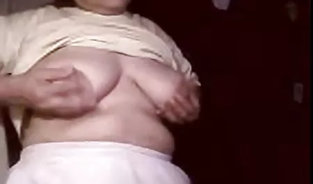 ஃபெர்ராவின் கோமஸ் மற்றும் கம்மிங் அவரது காலில் ஆபாச பழைய