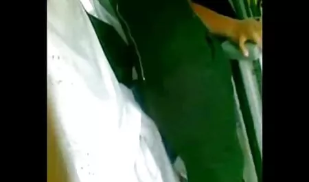 நான் நீங்கள் ஆபாச கொண்ட ஒரு அழகான இளம் பெண் கொடுக்க வேண்டும் ஒரு முழுமையான தயாரிப்பிலும் சிசி