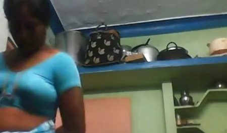 ஒரு இளம் முகப்பு செக்ஸ் இனிமையான ஆச்சரியம் விஜயம் ஆழமான குத